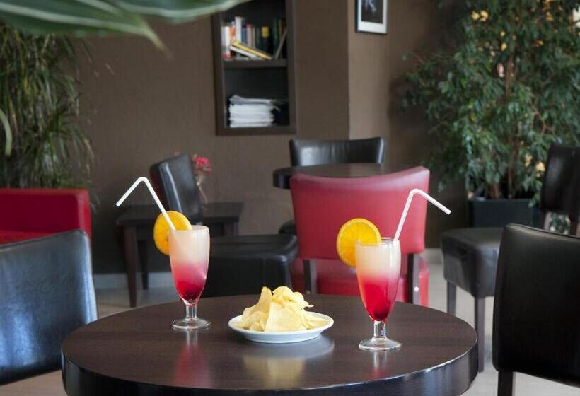 فندق & Diving Les Illes