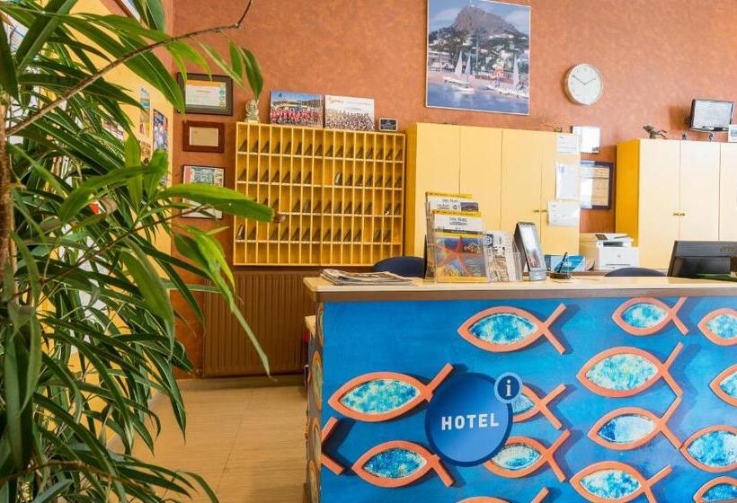 فندق & Diving Les Illes