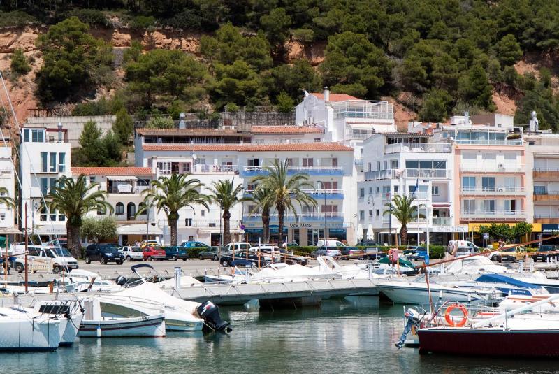 فندق & Diving Les Illes