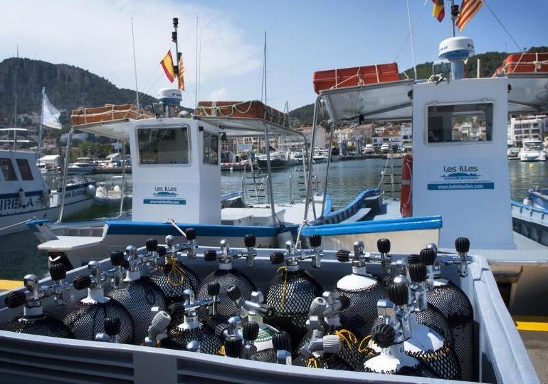 فندق & Diving Les Illes