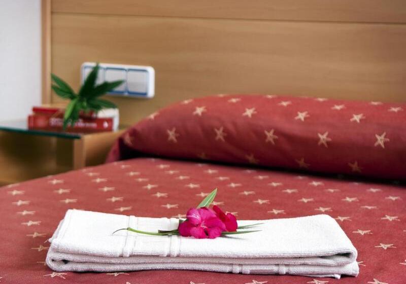 فندق & Diving Les Illes