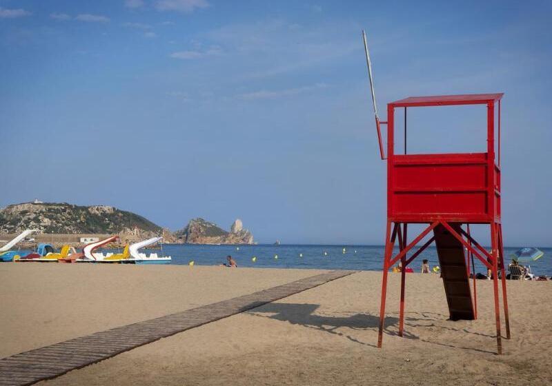 فندق & Diving Les Illes