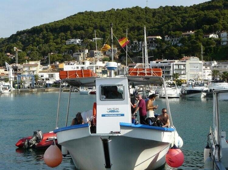 فندق & Diving Les Illes