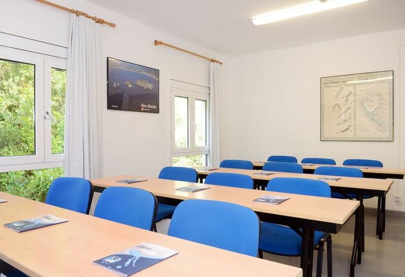 فندق & Diving Les Illes