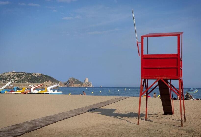 فندق & Diving Les Illes