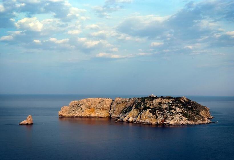 فندق & Diving Les Illes