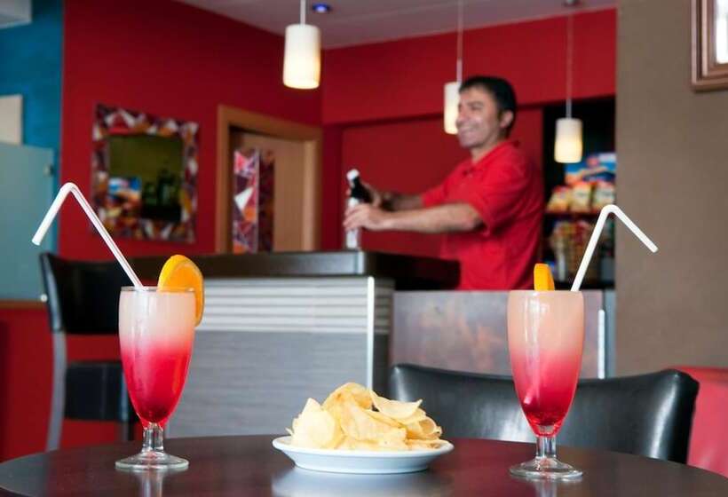 فندق & Diving Les Illes