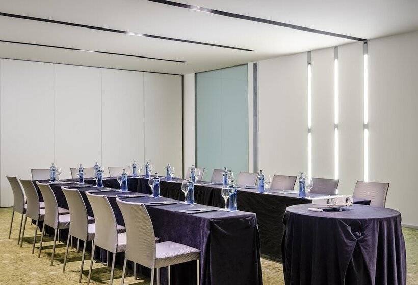 Отель Ikonik Anglí