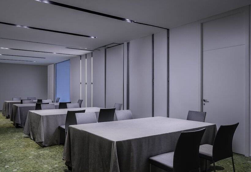 Отель Ikonik Anglí