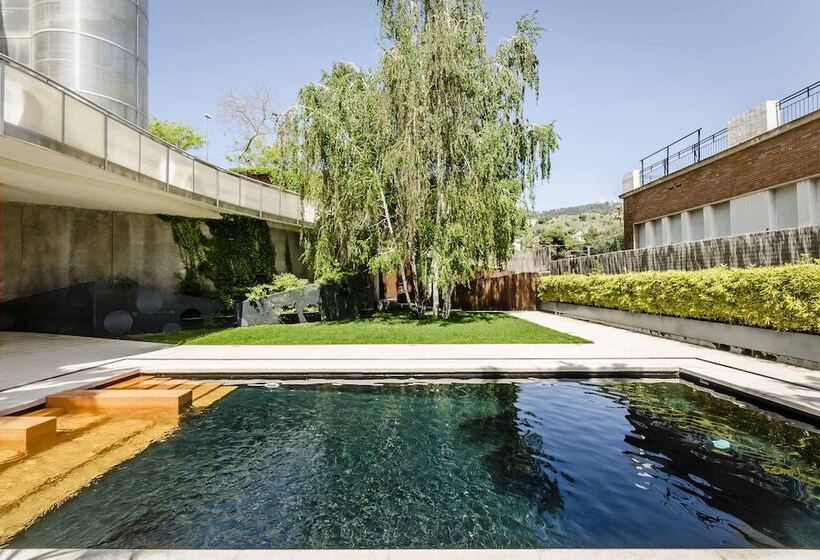 Отель Ikonik Anglí