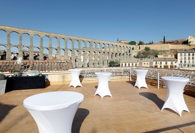 هتل Eurostars Plaza Acueducto