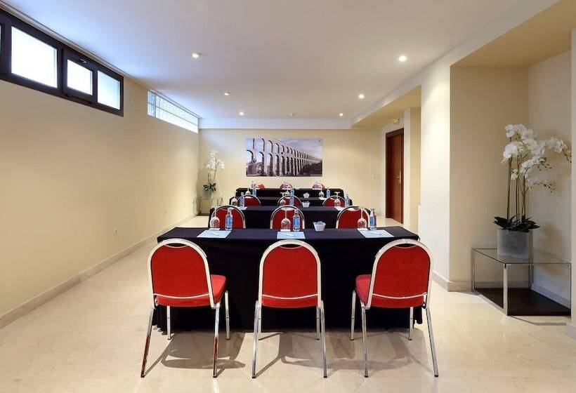 هتل Eurostars Plaza Acueducto