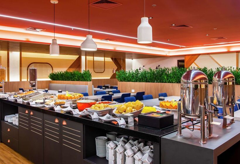 ホテル Hampton By Hilton Guarulhos Airport