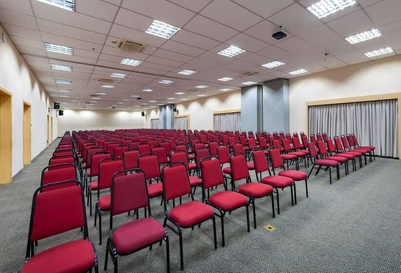 ホテル Hampton By Hilton Guarulhos Airport