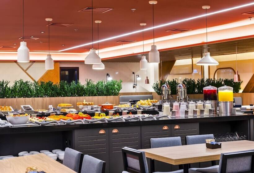 ホテル Hampton By Hilton Guarulhos Airport