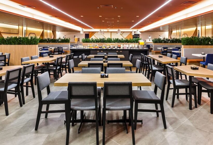 ホテル Hampton By Hilton Guarulhos Airport