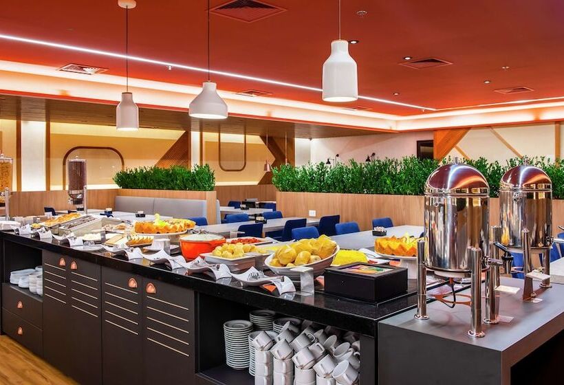 ホテル Hampton By Hilton Guarulhos Airport