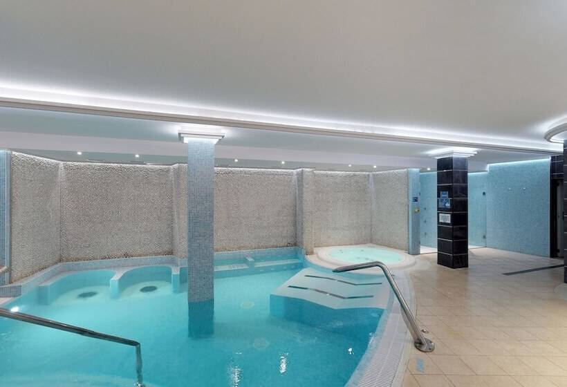 HL Suite Nardos Adults Only