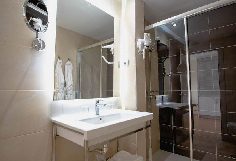 HL Suite Nardos Adults Only