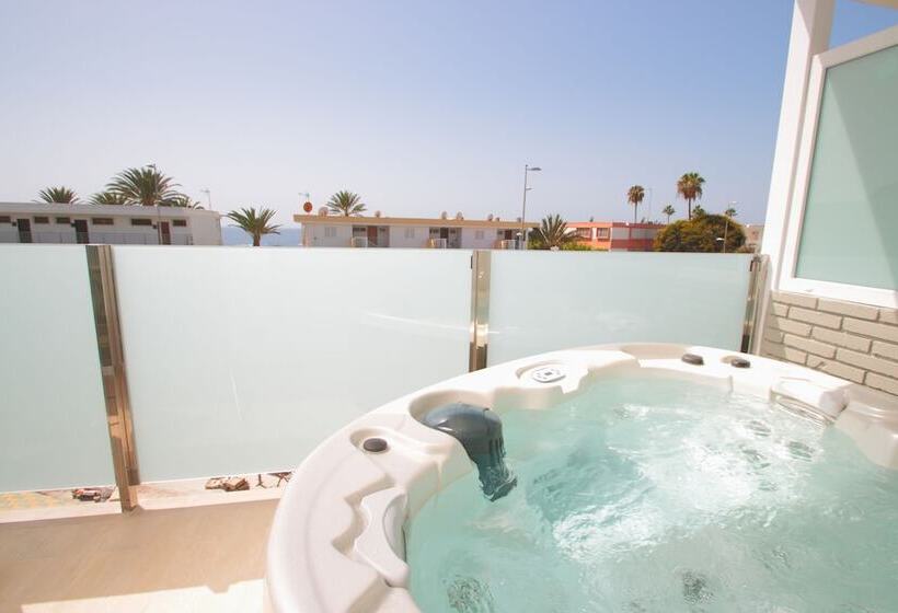 HL Suite Nardos Adults Only