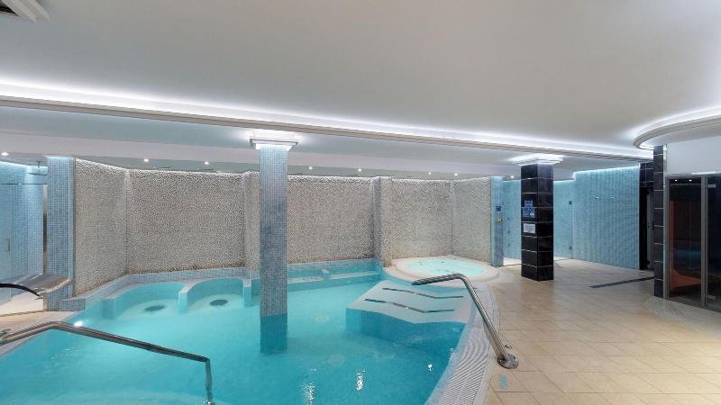 HL Suite Nardos Adults Only