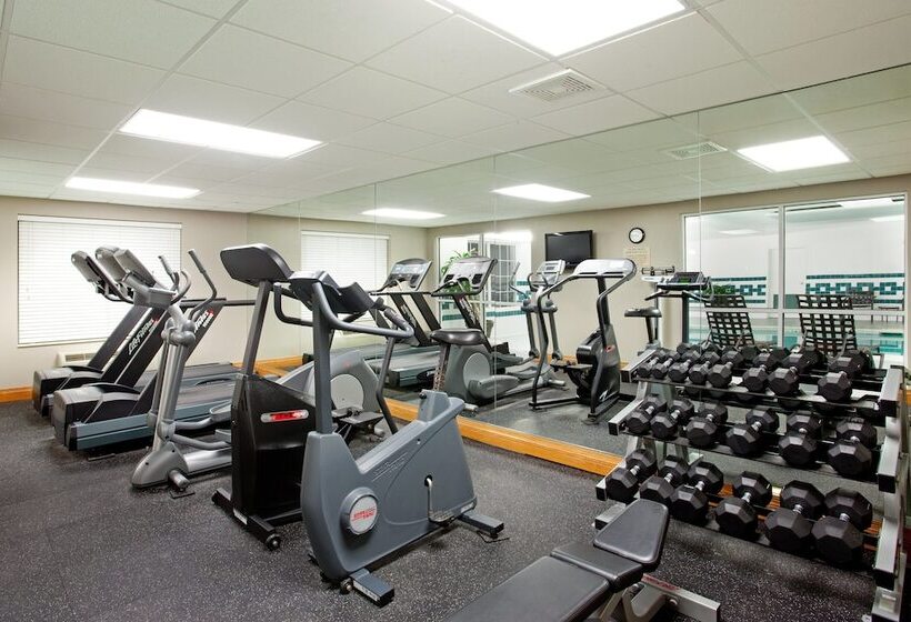 فندق Holiday Inn Express & Suites Chicago Deerfield Lincolnshire, An Ihg