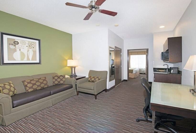 فندق Holiday Inn Express & Suites Chicago Deerfield Lincolnshire, An Ihg