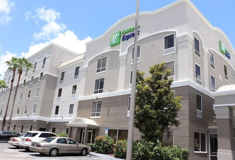Holiday Inn Express Hotel & Suites Clearwater Us 19 North, An Ihg