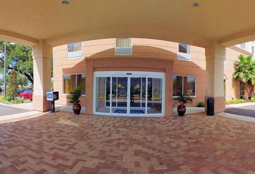 Holiday Inn Express Hotel & Suites Clearwater Us 19 North, An Ihg