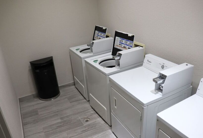 Holiday Inn Express Hotel & Suites Clearwater Us 19 North, An Ihg