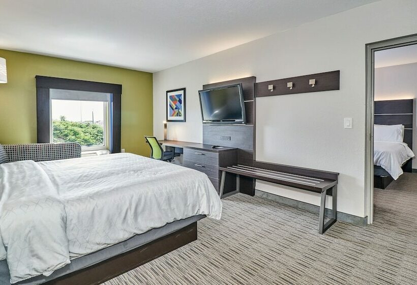 Holiday Inn Express Hotel & Suites Clearwater Us 19 North, An Ihg