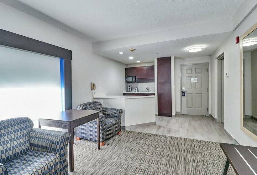 Holiday Inn Express Hotel & Suites Clearwater Us 19 North, An Ihg