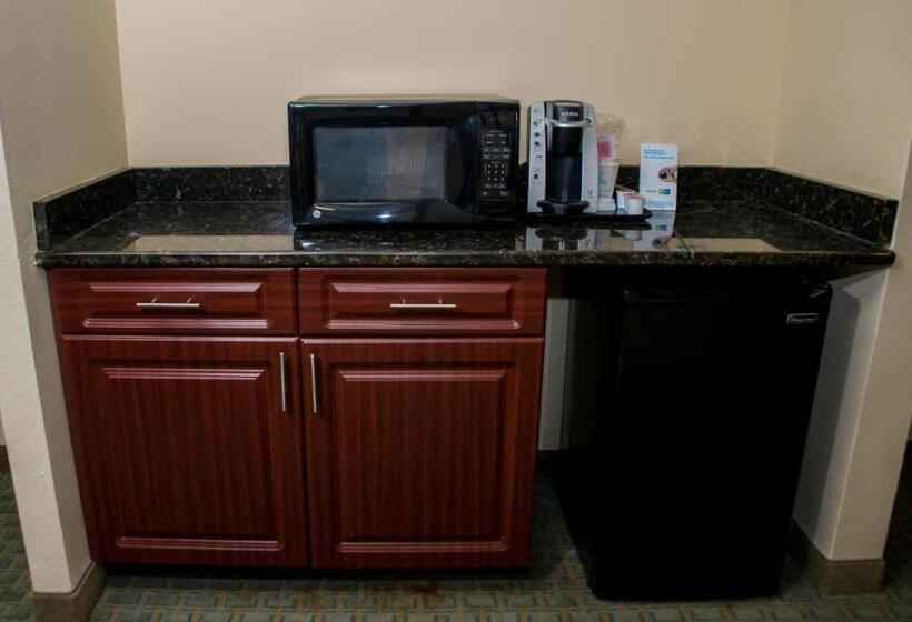 فندق Holiday Inn Express & Suites Cocoa, An Ihg