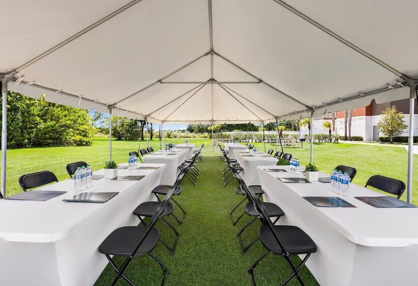 Holiday Inn Express Hotel & Suites Fort Pierce West, An Ihg