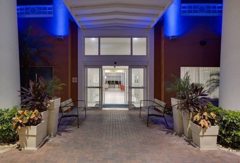 Holiday Inn Express Hotel & Suites Tampa Fairgrounds Casino, An Ihg