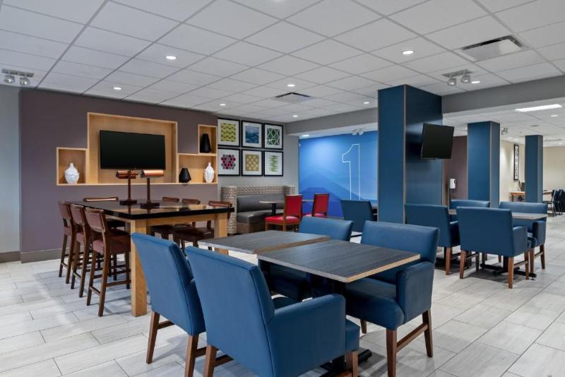 Holiday Inn Express Hotel & Suites Woodbridge, An Ihg