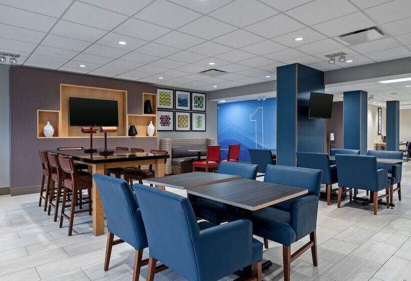 Holiday Inn Express Hotel & Suites Woodbridge, An Ihg