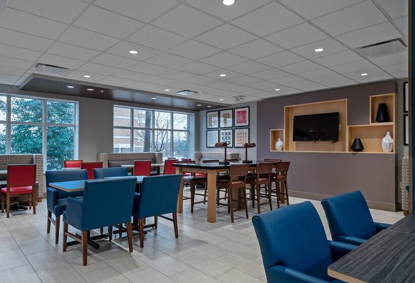 Holiday Inn Express Hotel & Suites Woodbridge, An Ihg
