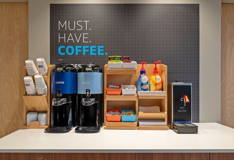 Holiday Inn Express Hotel & Suites Woodbridge, An Ihg