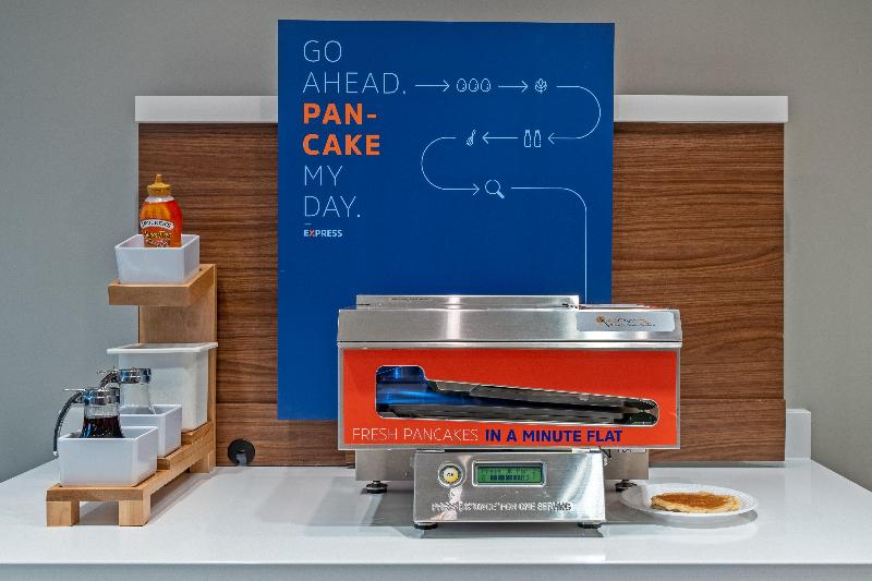 Holiday Inn Express Hotel & Suites Woodbridge, An Ihg