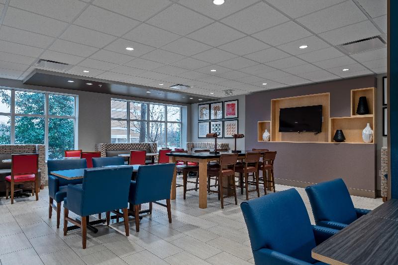 Holiday Inn Express Hotel & Suites Woodbridge, An Ihg