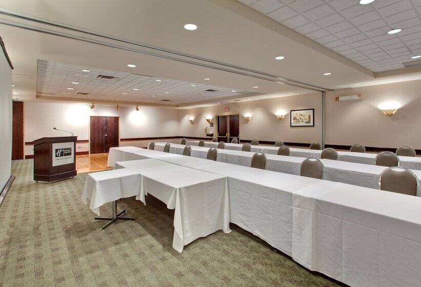 Отель Holiday Inn Express Edmonton Downtown, An Ihg