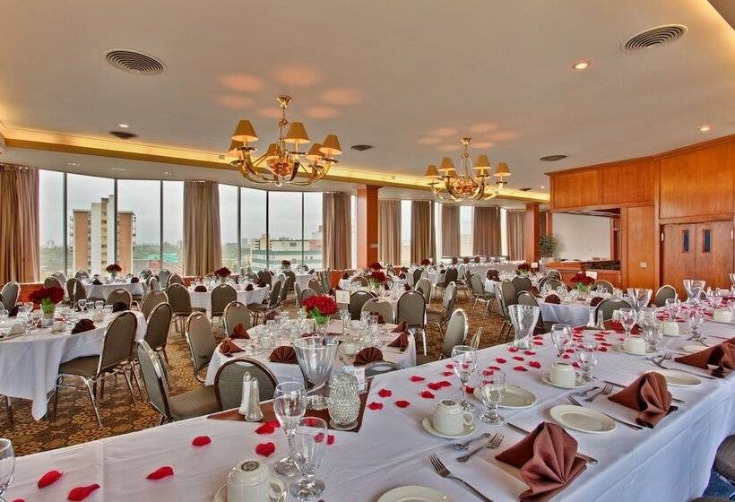 Отель Holiday Inn Express Edmonton Downtown, An Ihg