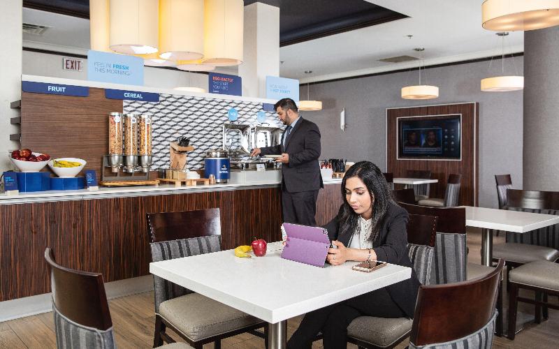 Отель Holiday Inn Express Edmonton Downtown, An Ihg