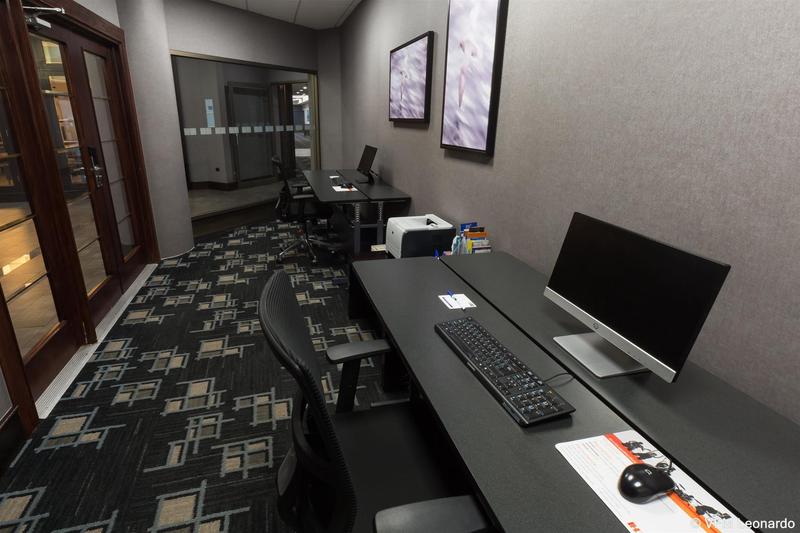 Отель Holiday Inn Express Edmonton Downtown, An Ihg