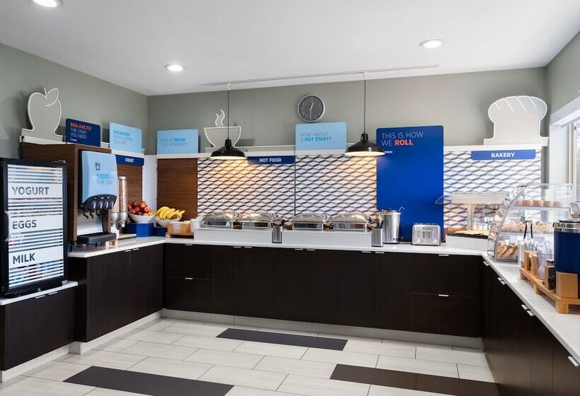 فندق Holiday Inn Express Fort Bragg, An Ihg