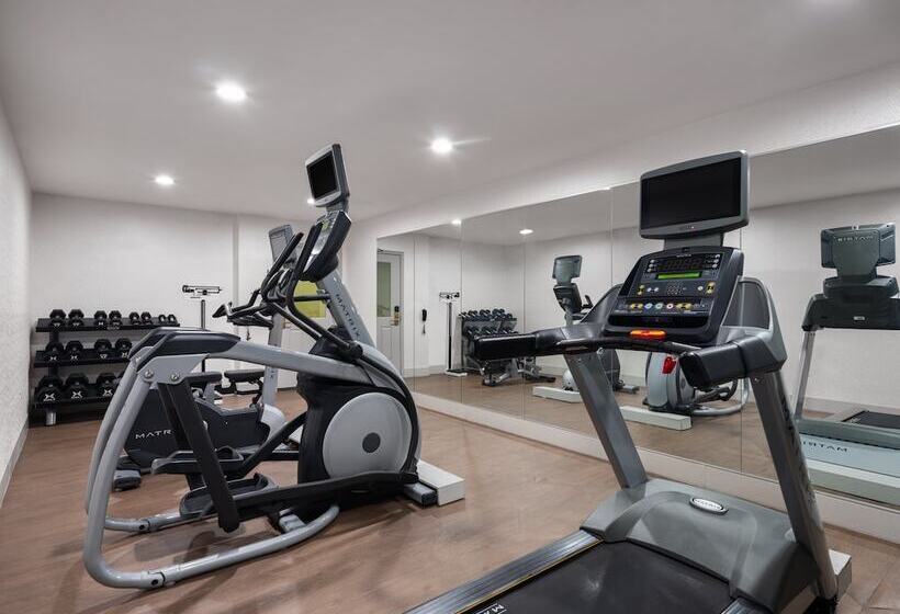 فندق Holiday Inn Express Fort Bragg, An Ihg