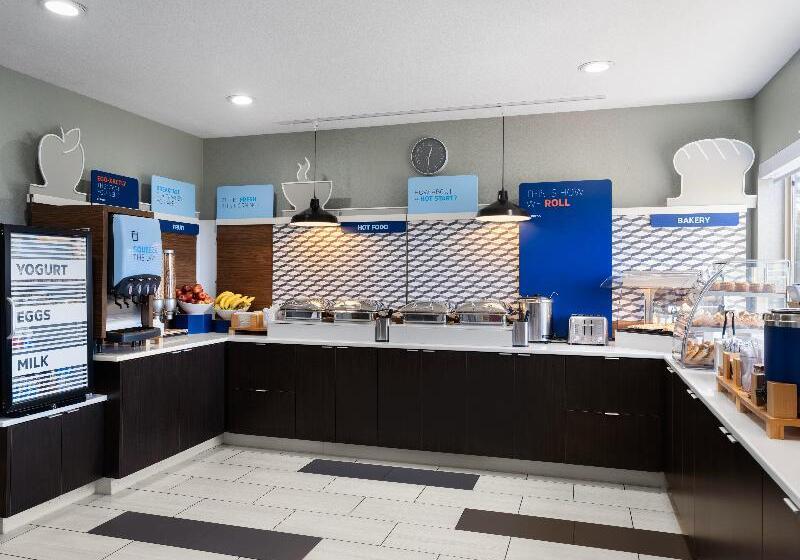 فندق Holiday Inn Express Fort Bragg, An Ihg