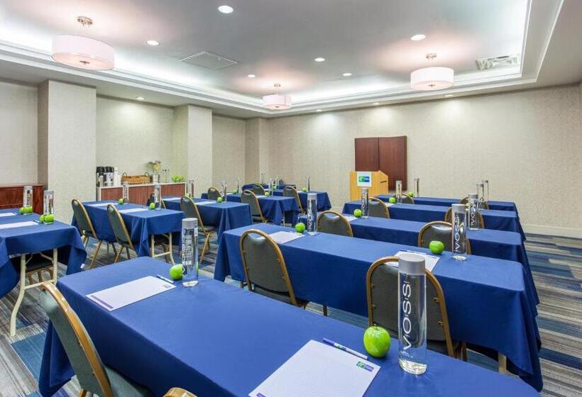 هتل Holiday Inn Express Hauppauge Long Island, An Ihg