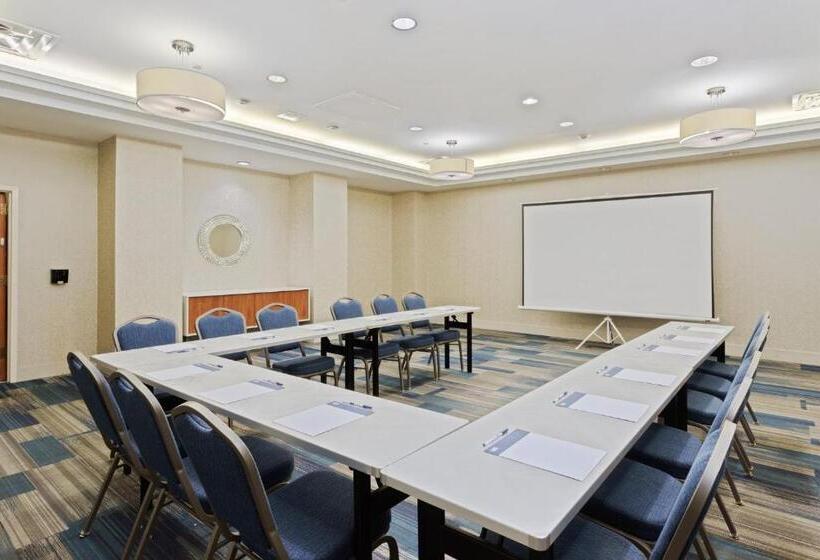 هتل Holiday Inn Express Hauppauge Long Island, An Ihg